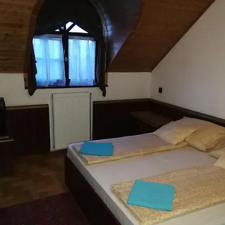 Peregrino Panzio 3* Budaörs